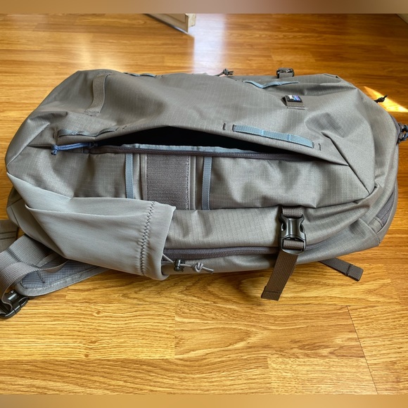 Patagonia Stealth 30L Back Pack - Picture 7 of 7